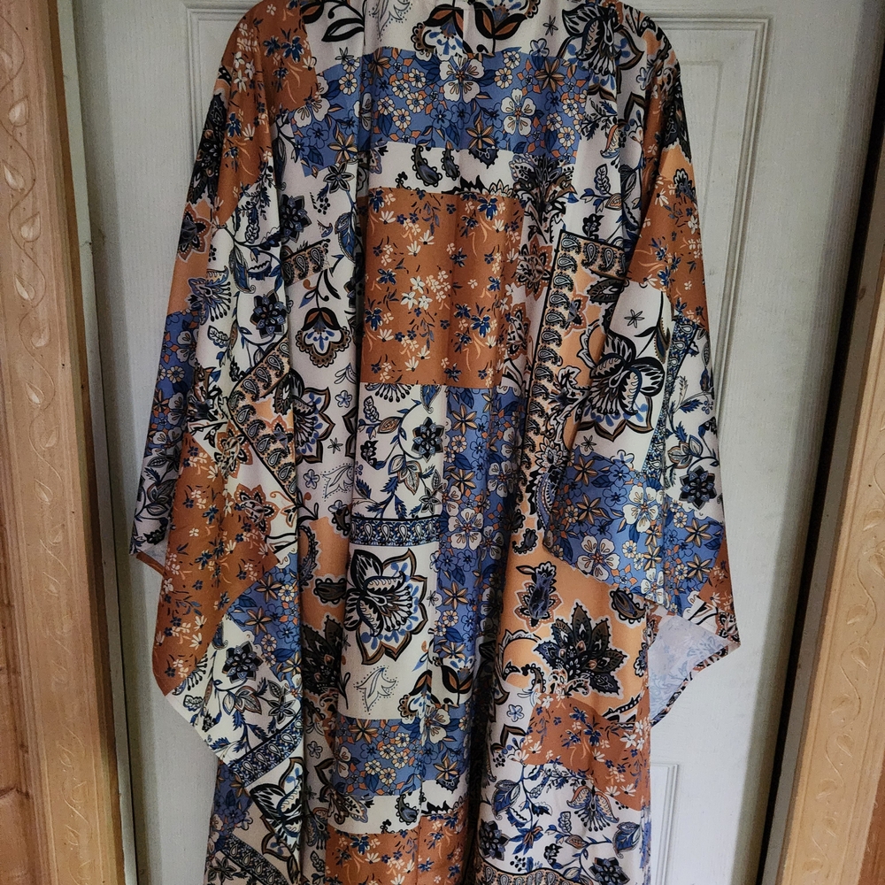 Floral Kimono with Orange and Blue Patterns - Picture 9 of 10